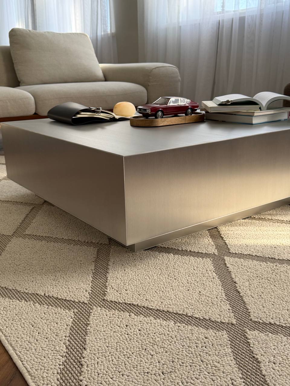 Square metal table with a leg