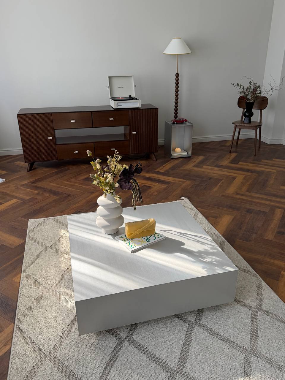 Square metal table with a leg