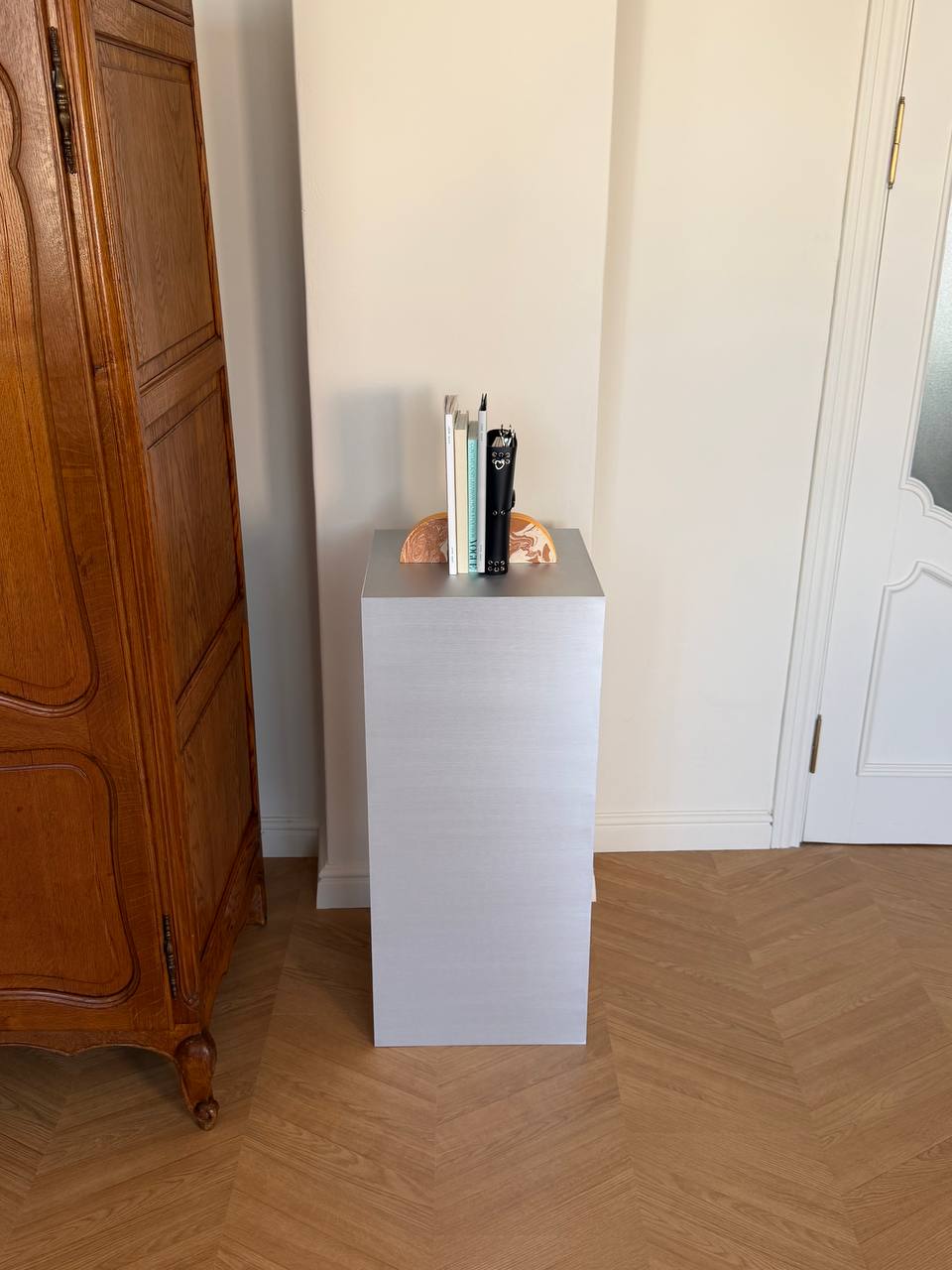 Minimalist Pedestal Stand