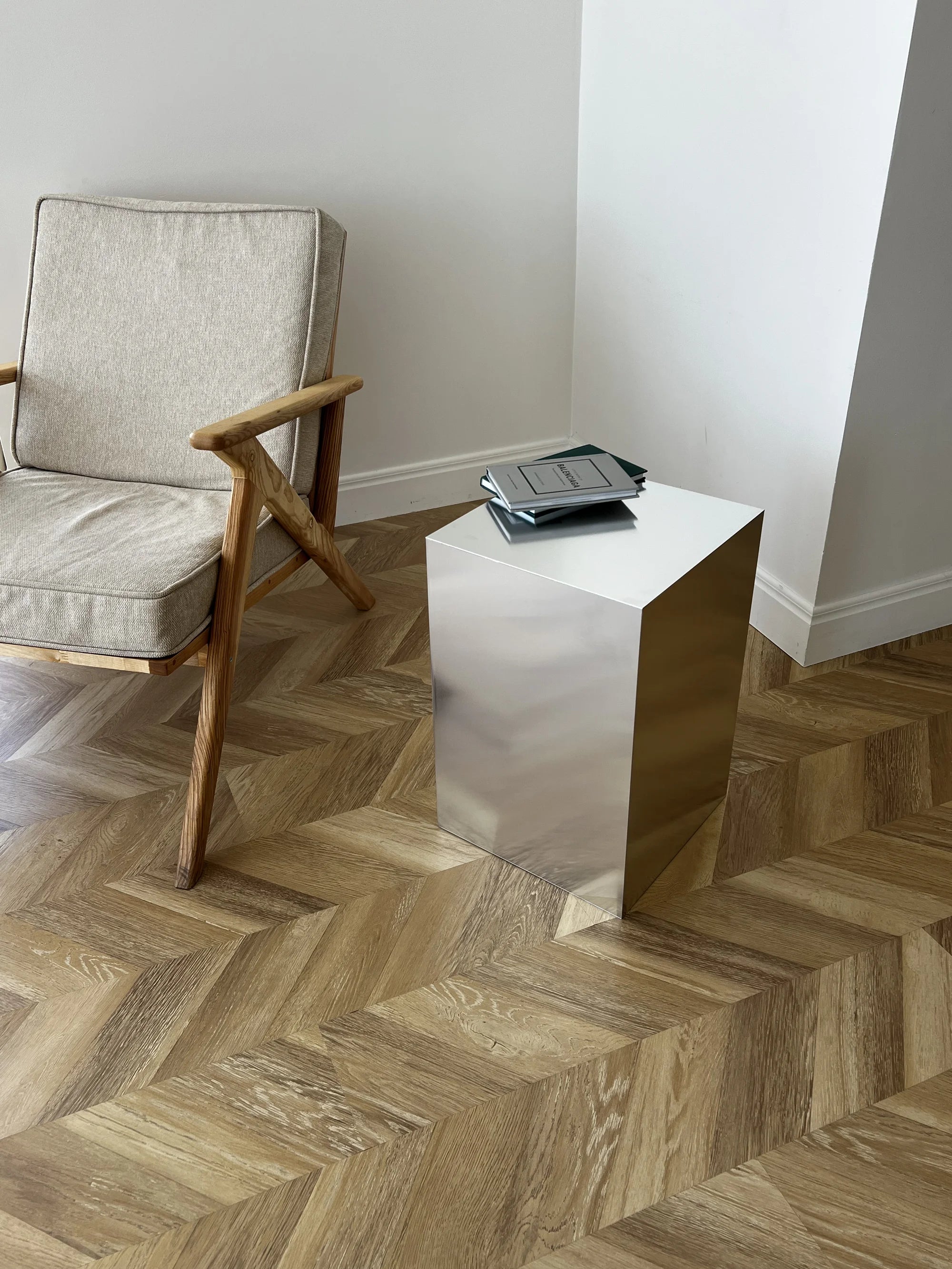 Standard Aluminum Cube Stand