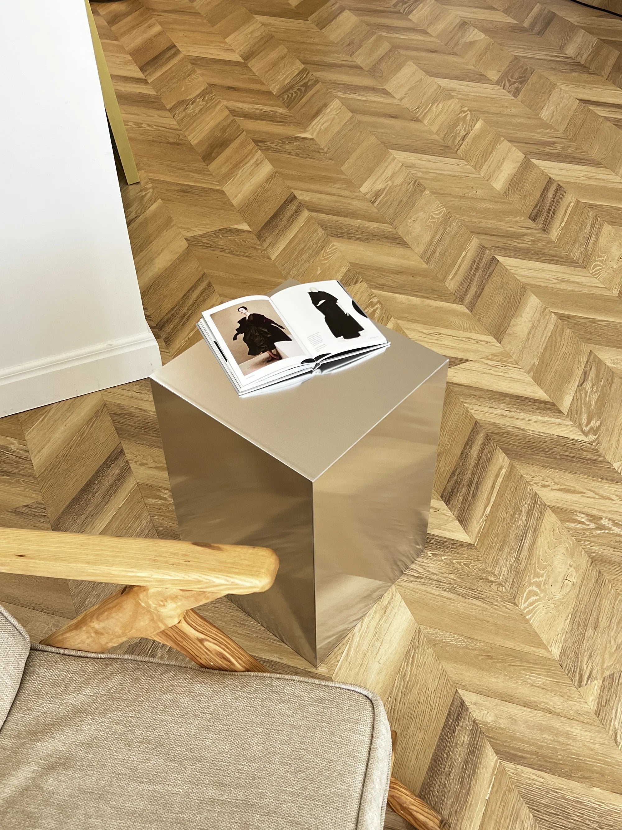 Medium Aluminum Cube Stand