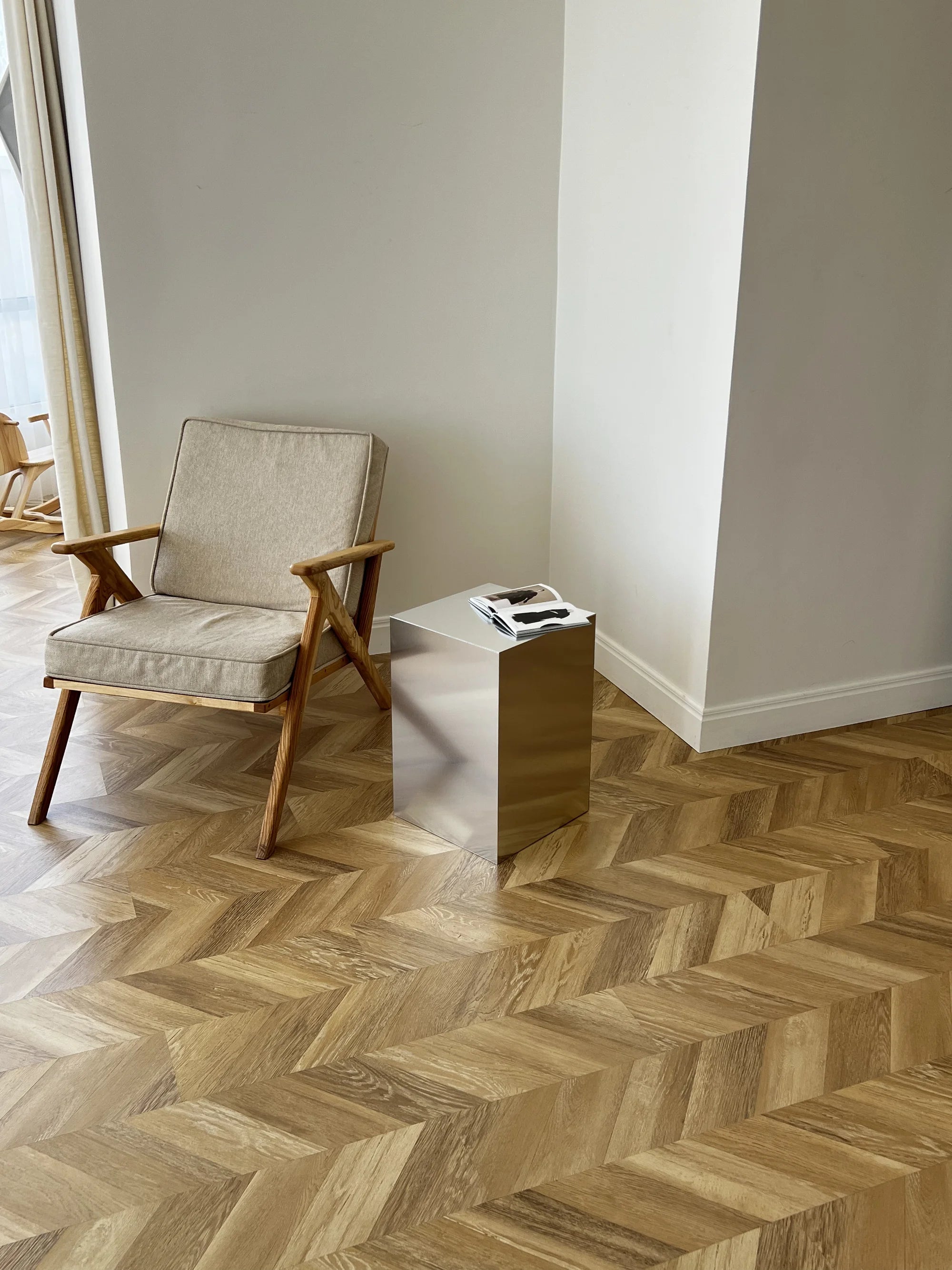 Medium Aluminum Cube Stand