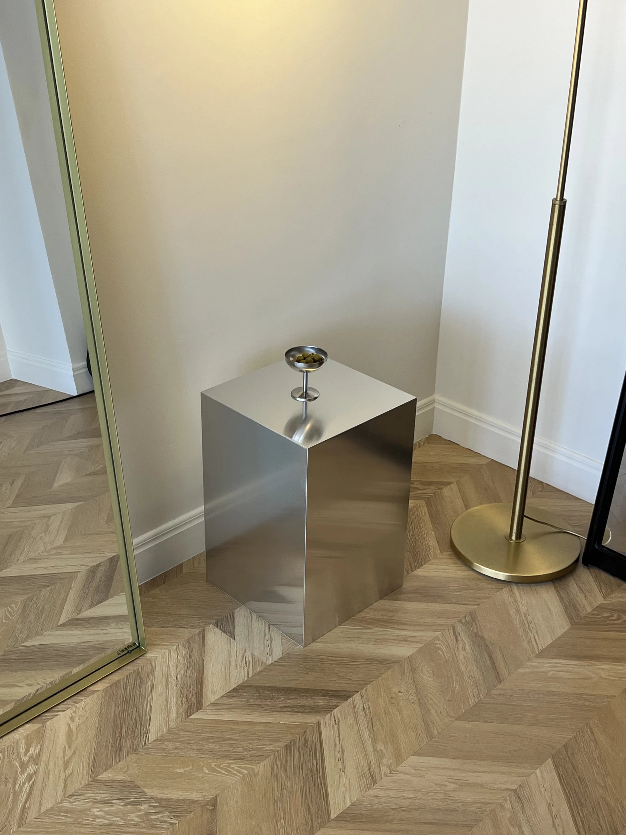 Medium Aluminum Cube Stand