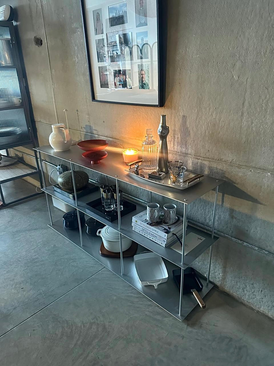 Metal shelving unit