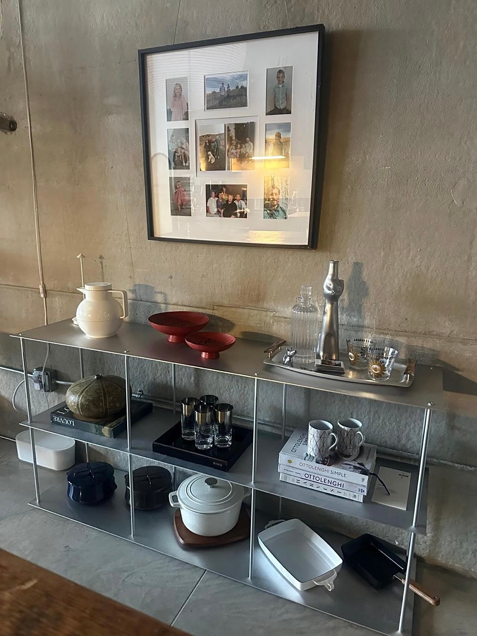 Metal shelving unit