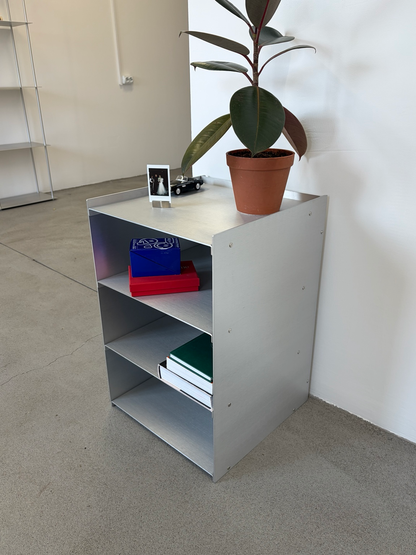 Modular metal shelf with compartments