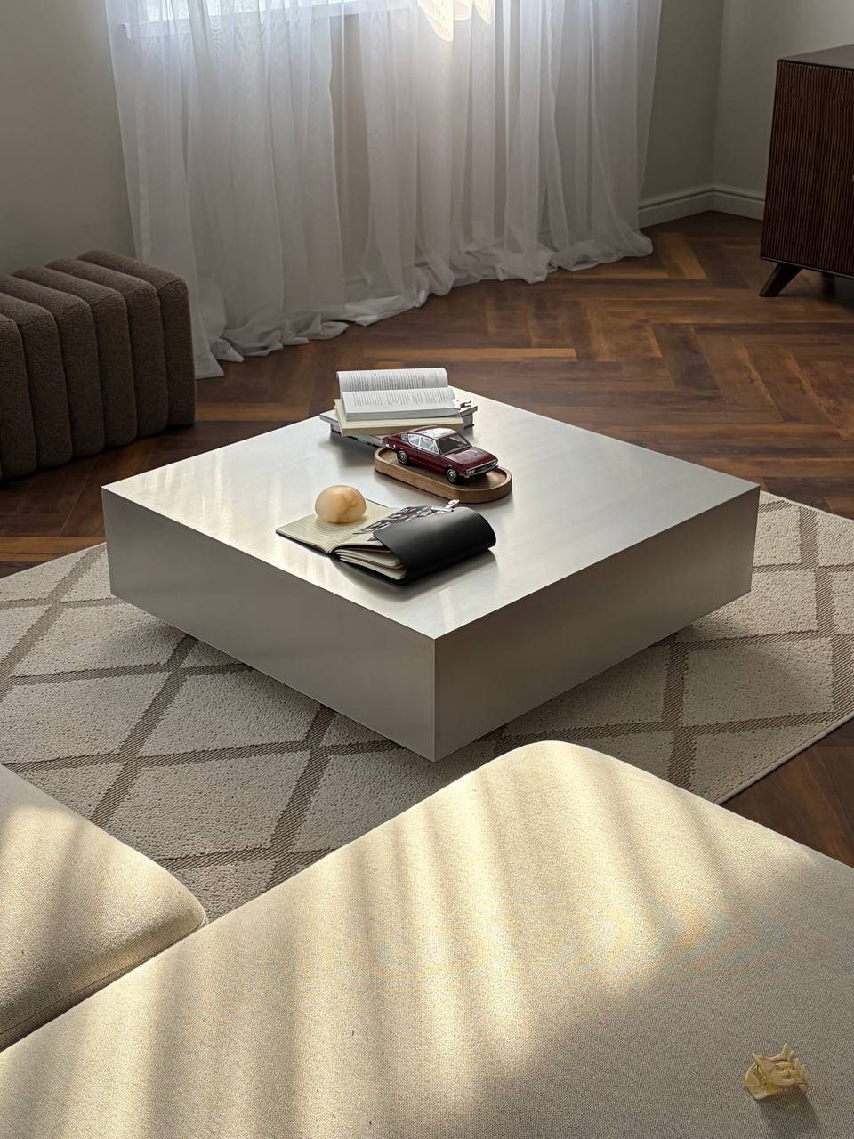 Square metal table with a leg