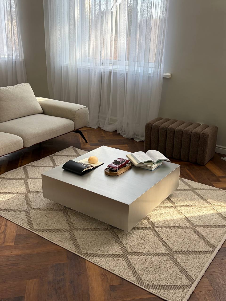Square metal table with a leg
