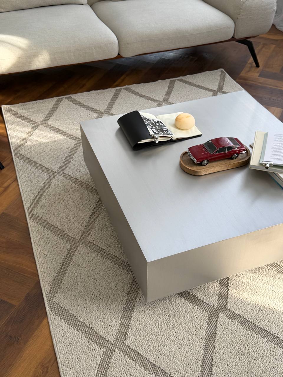 Square metal table with a leg