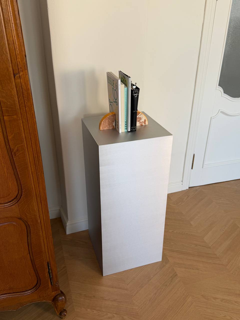 Minimalist Pedestal Stand