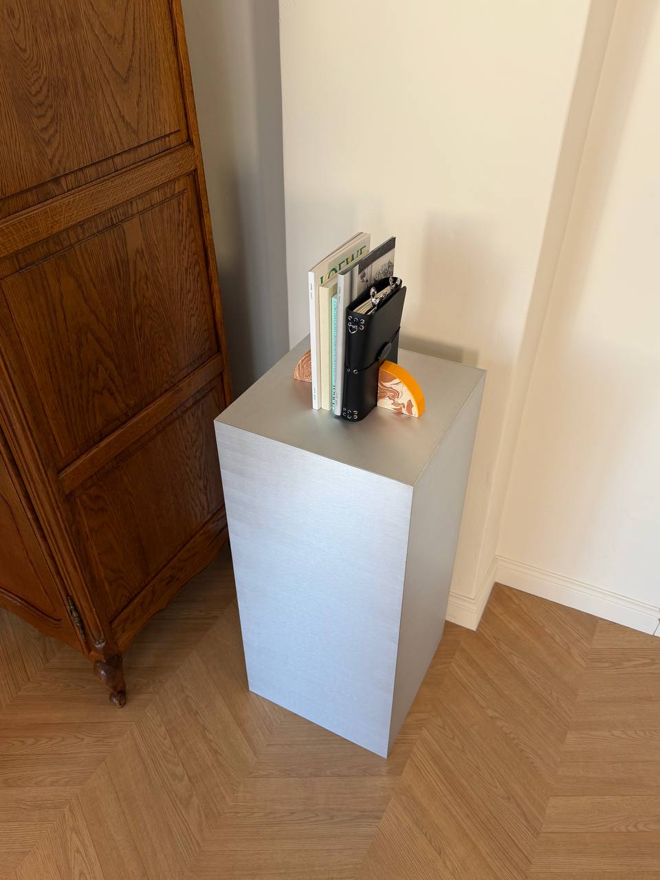 Minimalist Pedestal Stand