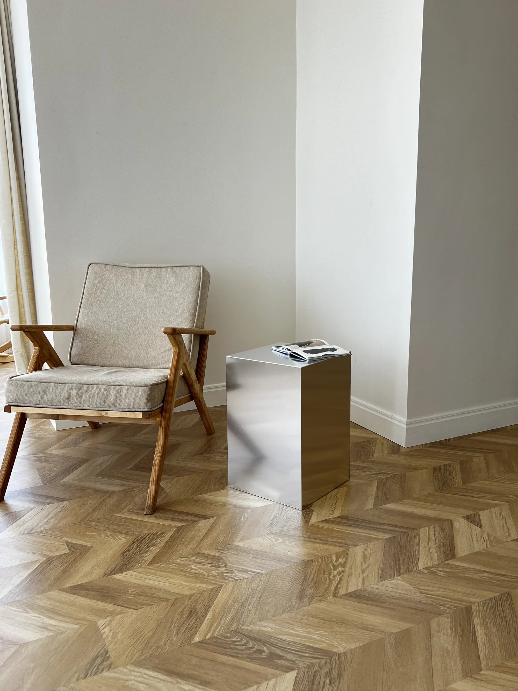 Medium Aluminum Cube Stand