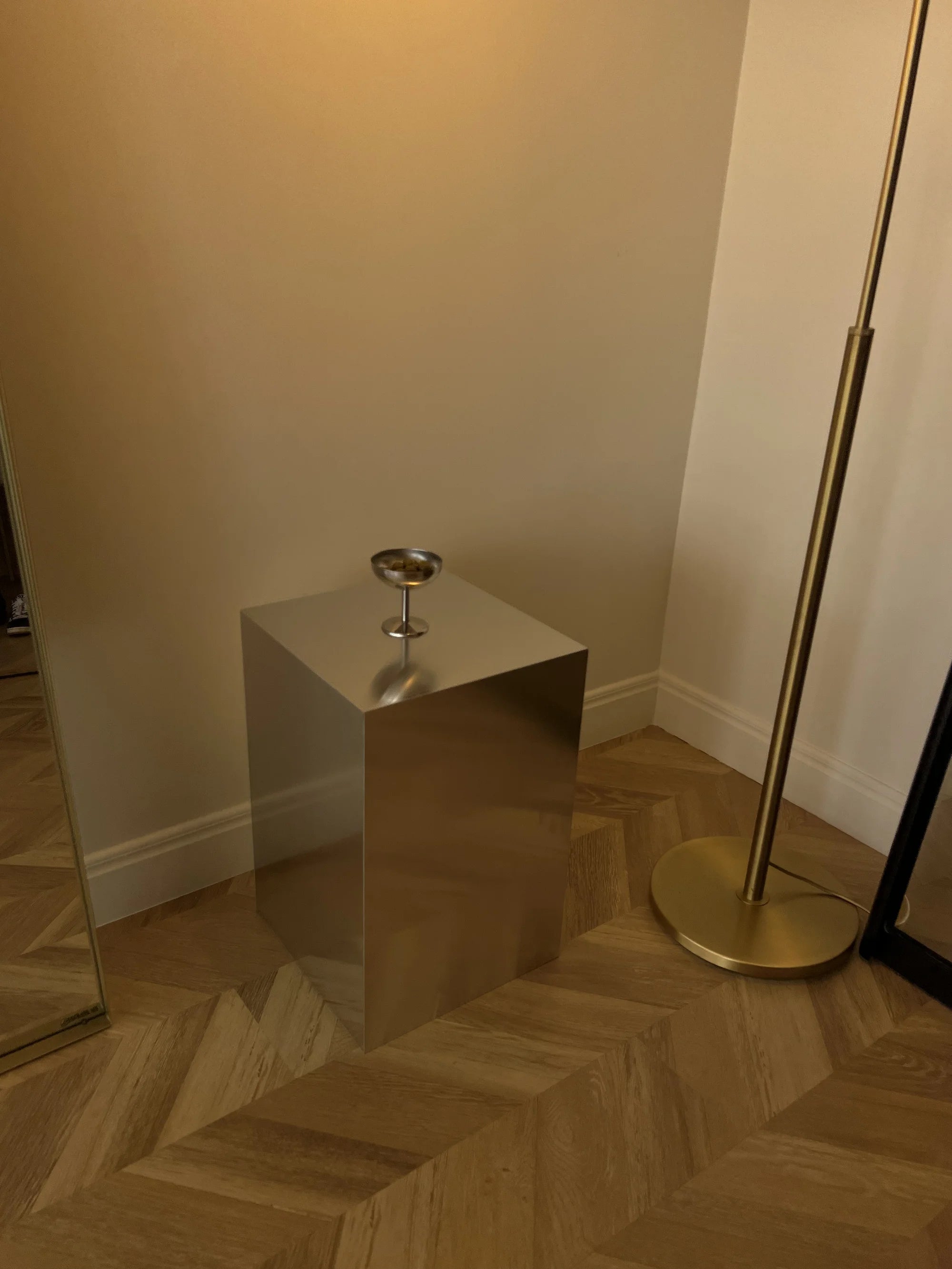 Standard Aluminum Cube Stand